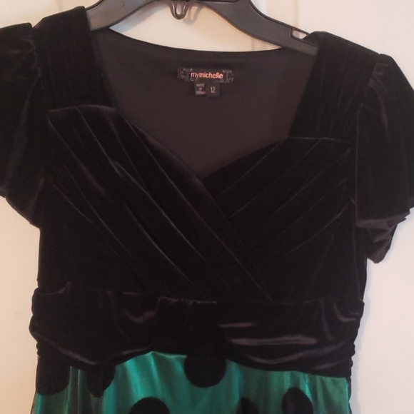 Formal Dress - Picture 3 of 4